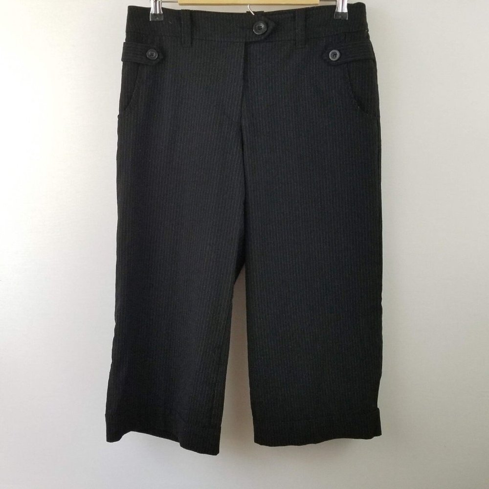 5/$25 H&M Capris Crop Pants 8 Black Pinstripe Cuffed Look Hem Button Pockets
